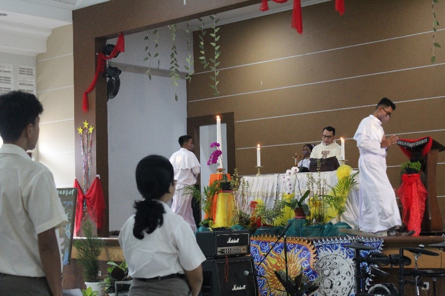 MEMIMPIN DALAM KEBERAGAMAN