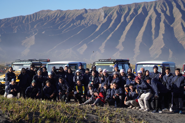 Mengarungi Keajaiban Jawa Timur : Wisata Akhir Tahun Pelajaran  Guru & Karyawan SMA Sedes Sapientiae