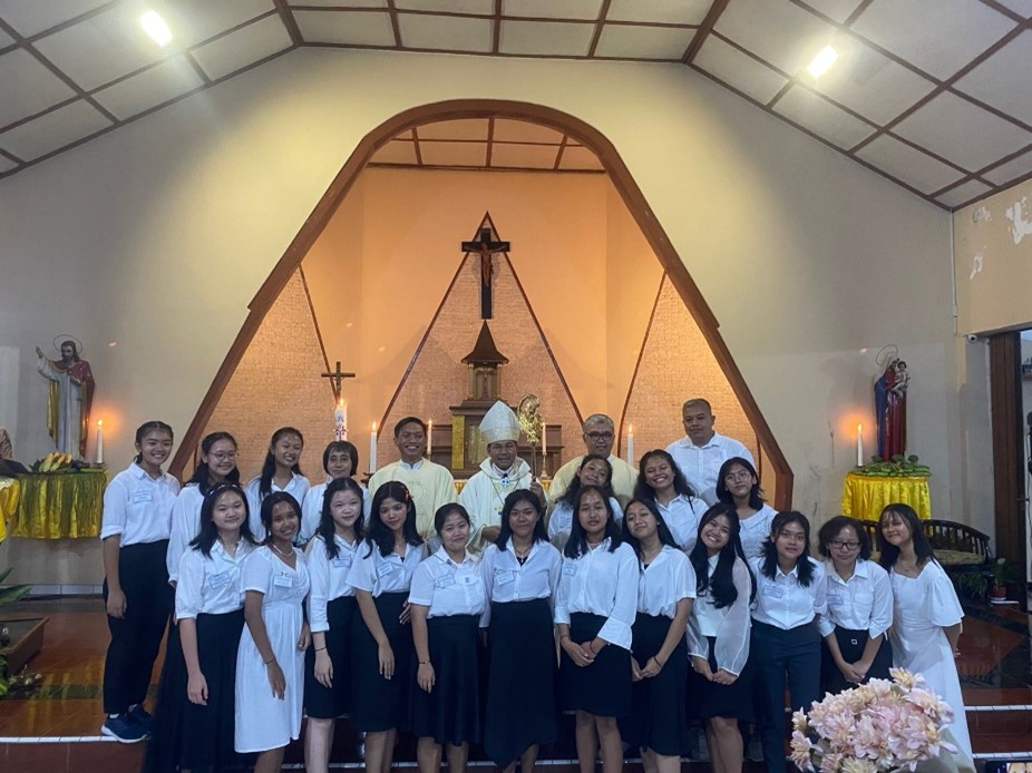 PENERIMAAN SAKRAMEN KRISMA SISWA - SISWI ASRAMA SMA SEDES SAPIENTIAE BEDONO