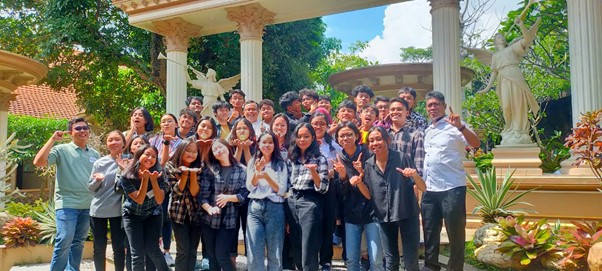 TIGA SISI DALAM SATU PRIBADI