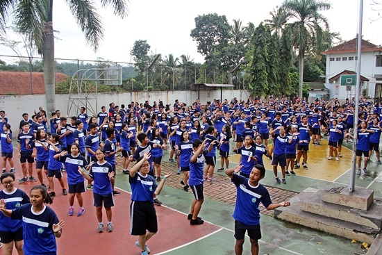 Gembira dalam Senam Sehat Jasmani