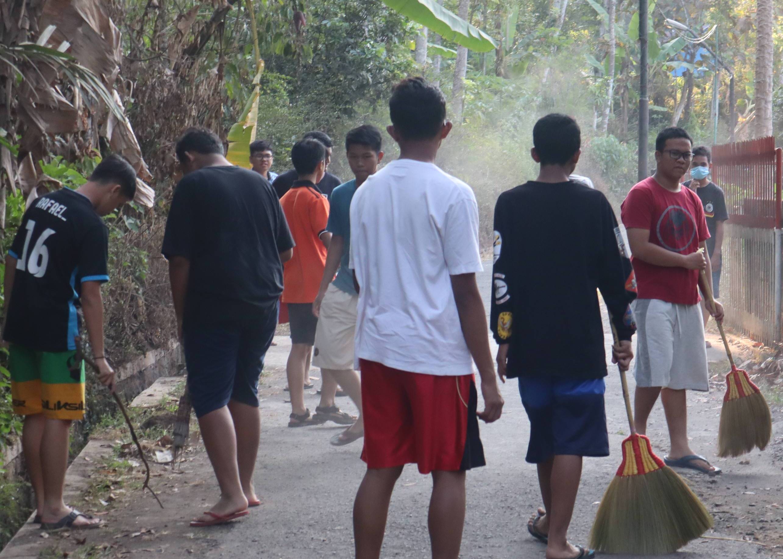 Sambut HUT RI ke-74, Asrama SMA Sedes Bedono Gelar Kerja Bakti