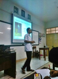 Pembekalan Keterampilan Berbicara bagi Pengurus OSIS