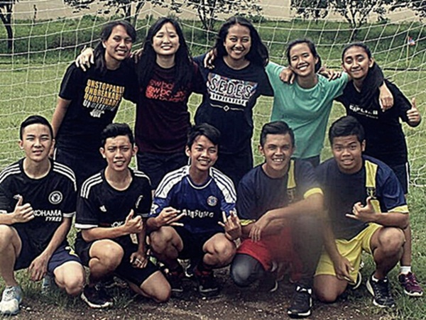 KU BERLARI, KU KEJAR EMASKU