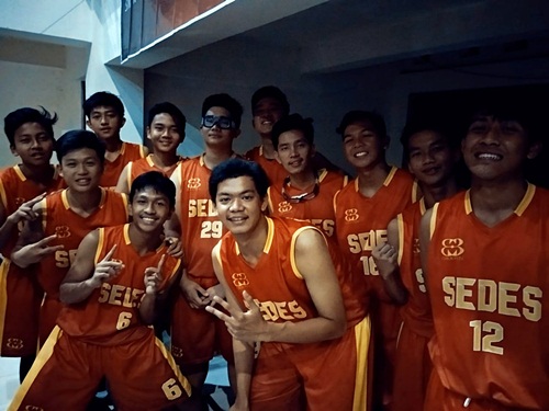 Satu lomba diikuti, dua piala diraih