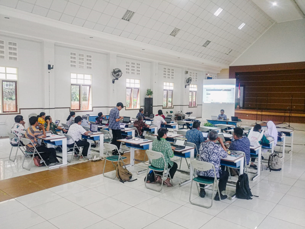 Peningkatan Profesionalisme Guru SMA Melalui Pelatihan : Platform Evaluasi Pembelajaran Online